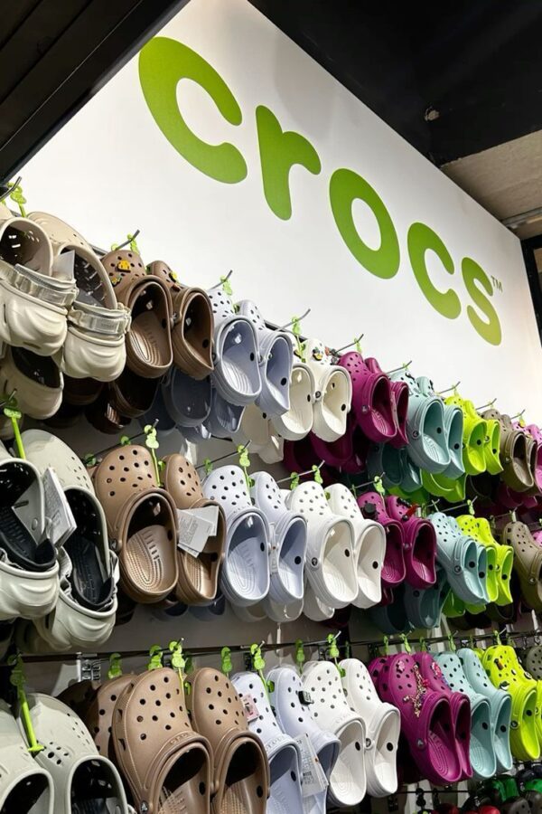 CROCS FOOTWEAR PALLET LOT
