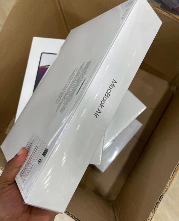 MacBook Air 13.6″ (M2/8GB/256GB)