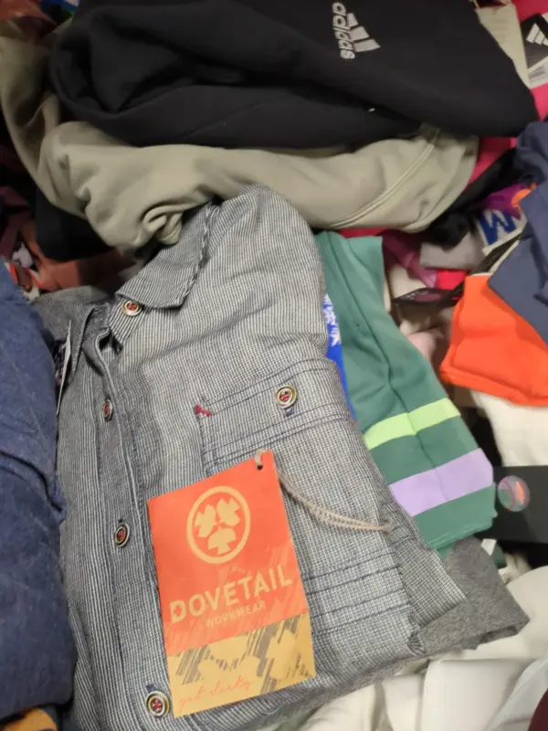 Wholesale Premium Like-New Apparel Pallet – 350 Pieces High-Value Clothing for Resellers