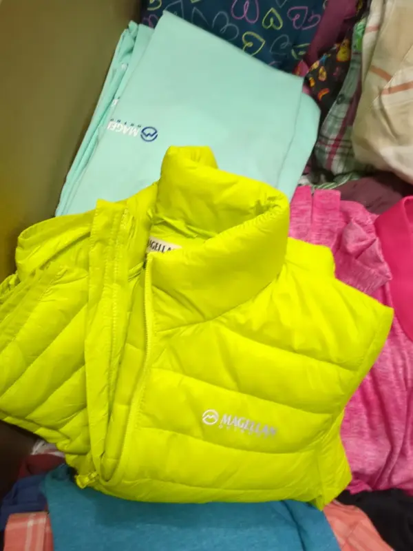 Wholesale Premium Like-New Apparel Pallet – 350 Pieces High-Value Clothing for Resellers