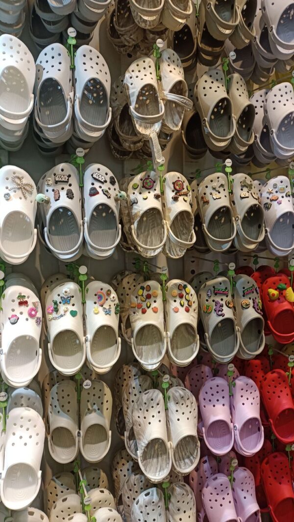 CROCS FOOTWEAR PALLET LOT