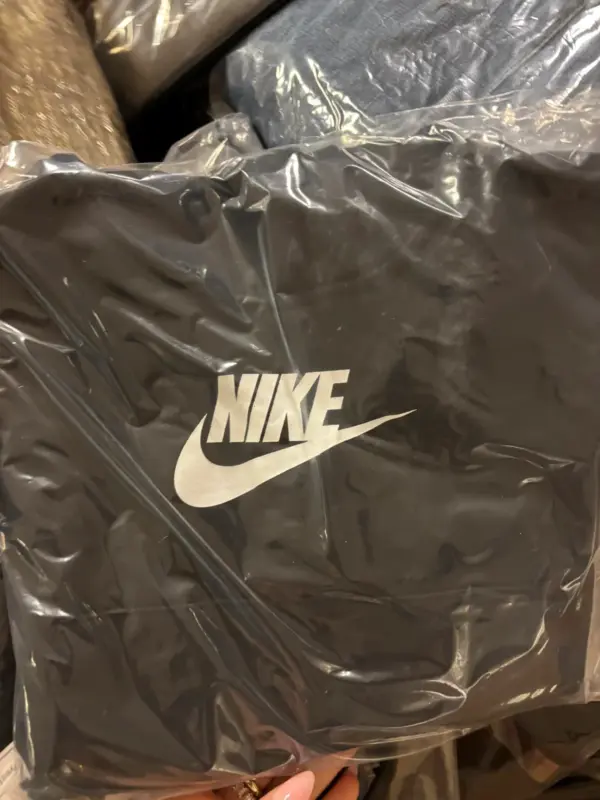 Wholesale Premium Like-New Apparel Pallet – 350 Pieces High-Value Clothing for Resellers