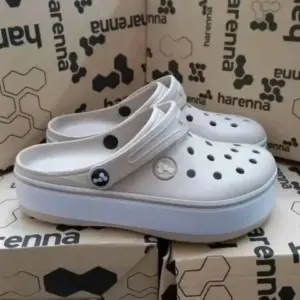 buy Crocs shoes liquidation pallets