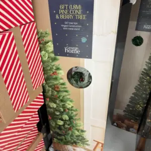 Christmas trees overstock pallets supplier